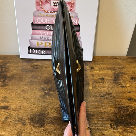 Valentino EUC black leather clutch - Picture 5 of 7